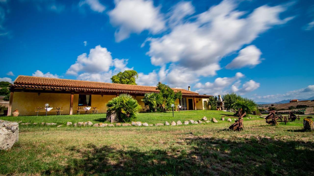 Martis Agriturismo Carrucana מראה חיצוני תמונה